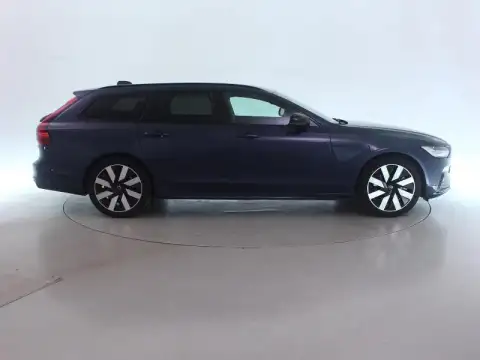 Volvo V90 2025